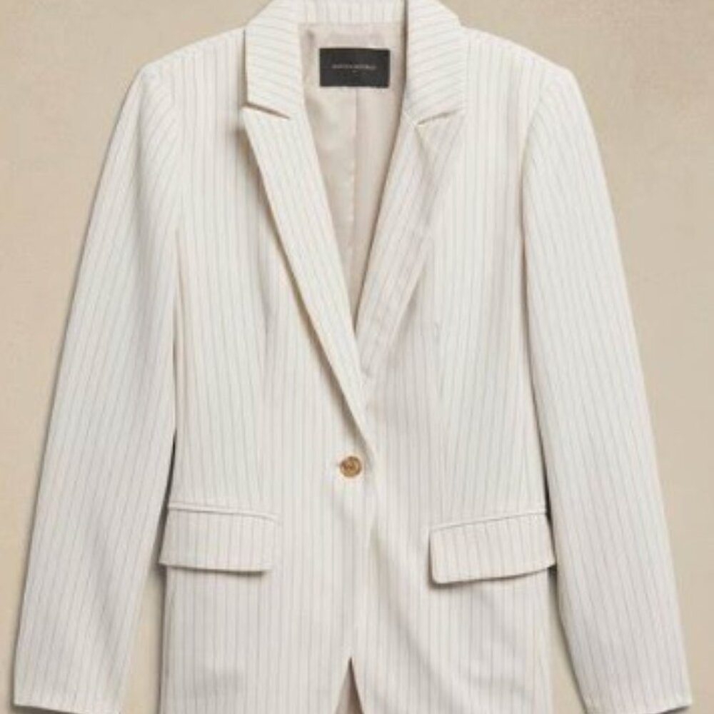 Sculpted Suit Blazer in White Stripe
